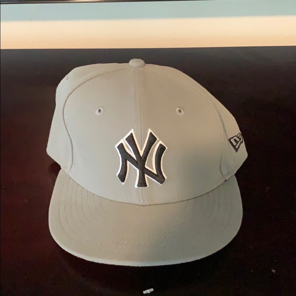 New York Yankees hat new era 7 and 1/4 gray